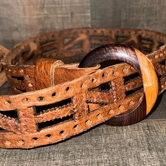 Man-made/handcrafted leather belt‎ - Picture 1 of 9